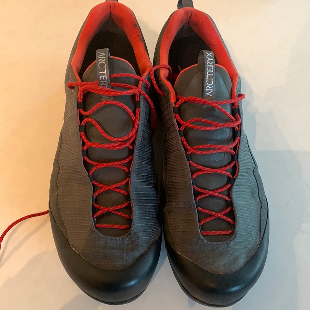 Arc’teryx Konseal FL men’s Gore Tex trail shoe 11.5US